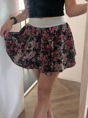 Lululemon Court Rival High Rise Skirt W/Stencil Blossom Red Multi patterned 6